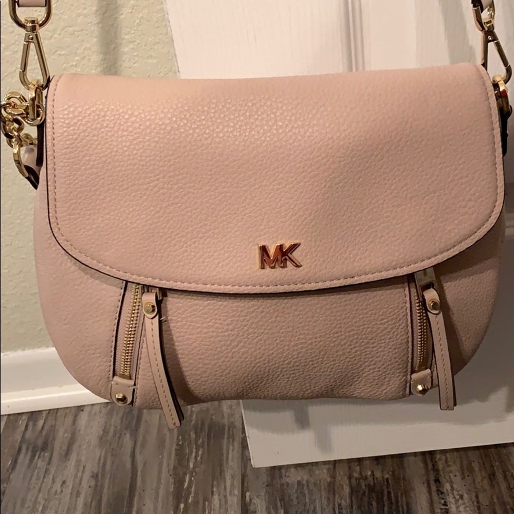I bought this purse and it has never been used!